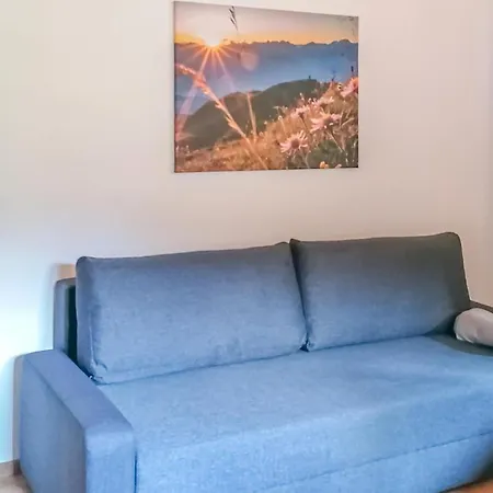 Amazing In With 2 Bedrooms *