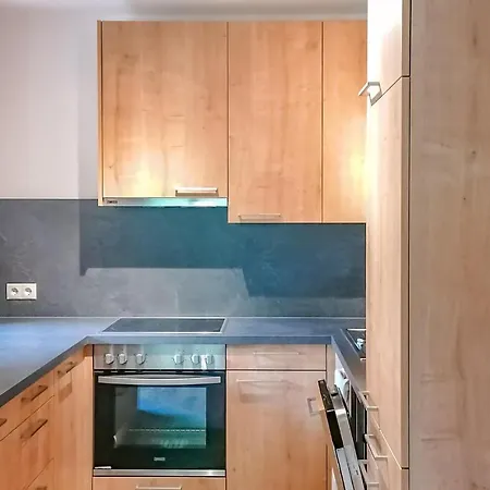 Amazing In With 2 Bedrooms *