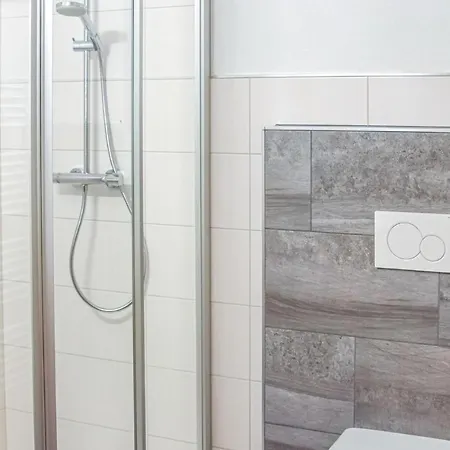 Amazing In With 2 Bedrooms *